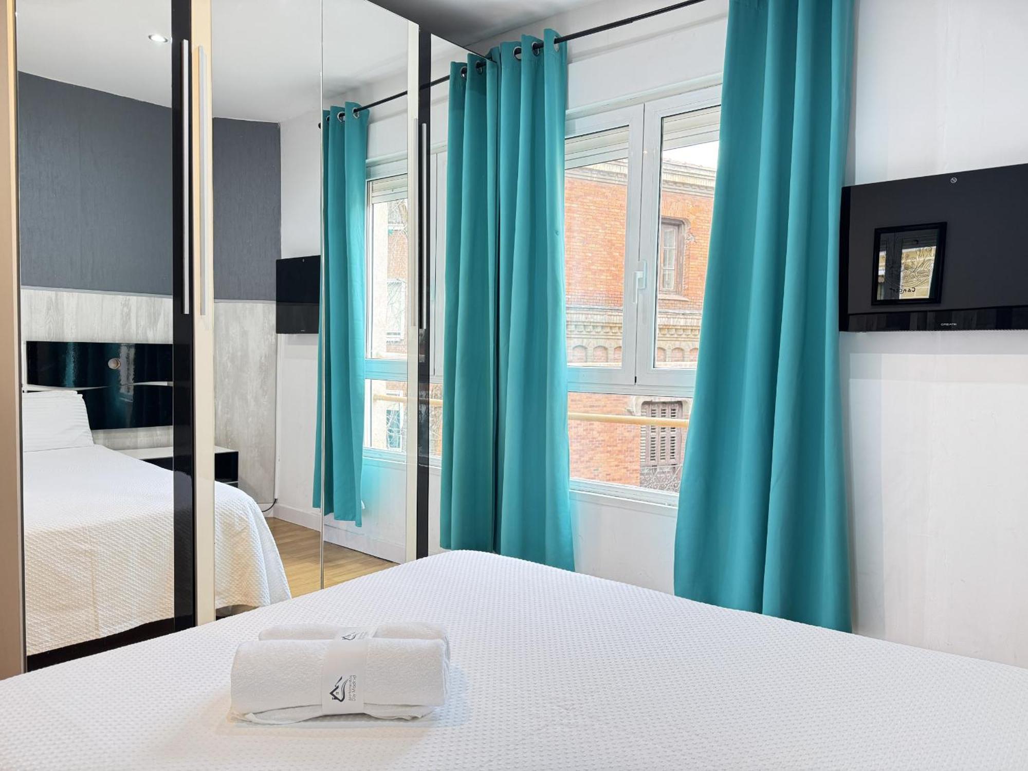 Apartamentos Day Madrid Ildefonso Centro Gran Via Sol Malasana Luaran gambar